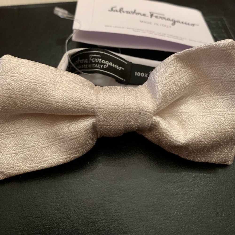 NWT Salvatore Ferragamo bow tie exclusive white